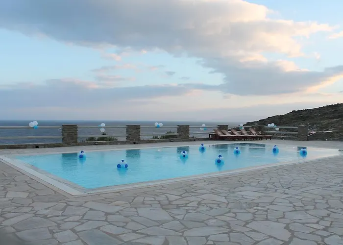 Ξενοδοχείο με διαμερίσματα εν πλώ Άγιος Ρομανός