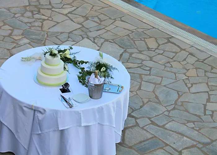 Ξενοδοχείο με διαμερίσματα εν πλώ Άγιος Ρομανός