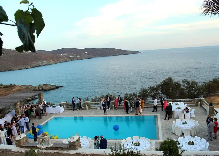 Ξενοδοχείο με διαμερίσματα εν πλώ 4*