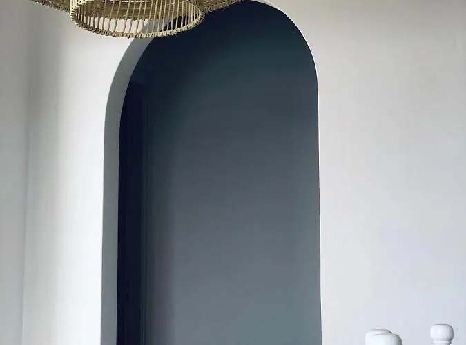 Ξενοδοχείο με διαμερίσματα εν πλώ Άγιος Ρομανός